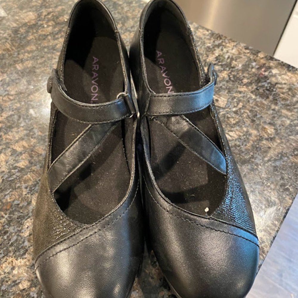 Aravon Women's Phyllis - AR Dress Pump Size 9.5